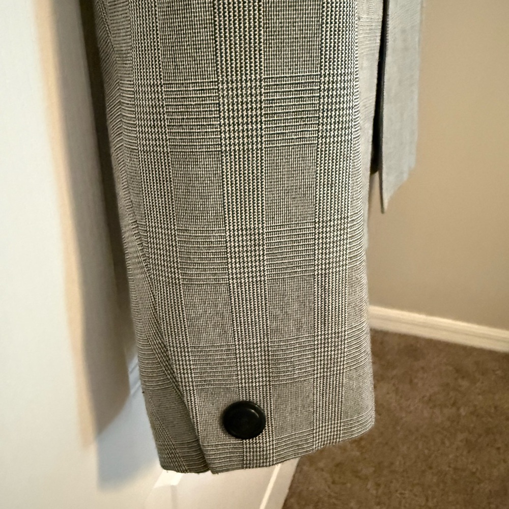 Larry Levine Gray Plaid Women's Suit - Picture 3 of 9